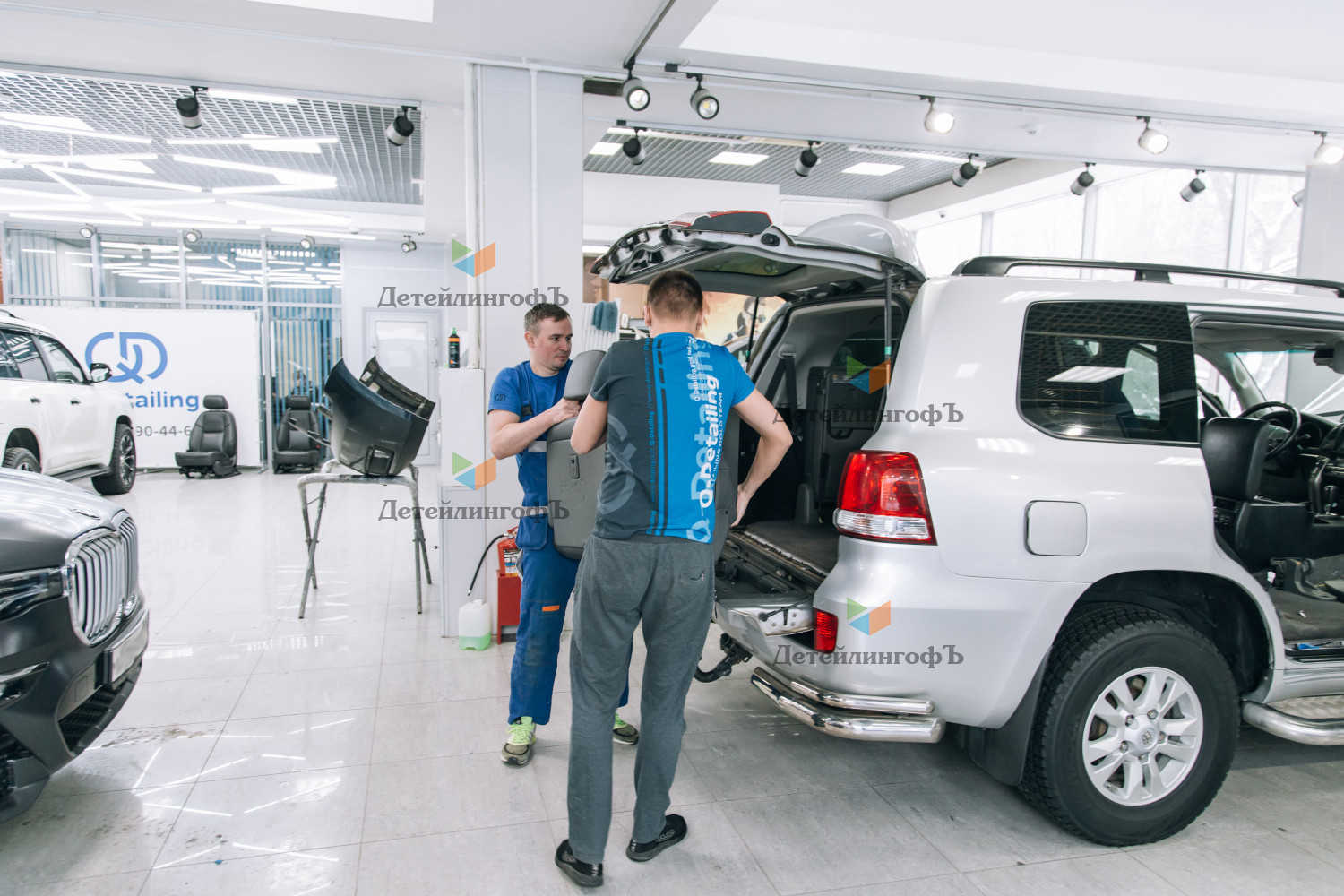 Химчистка с разборкой салона Toyota Land Cruiser
