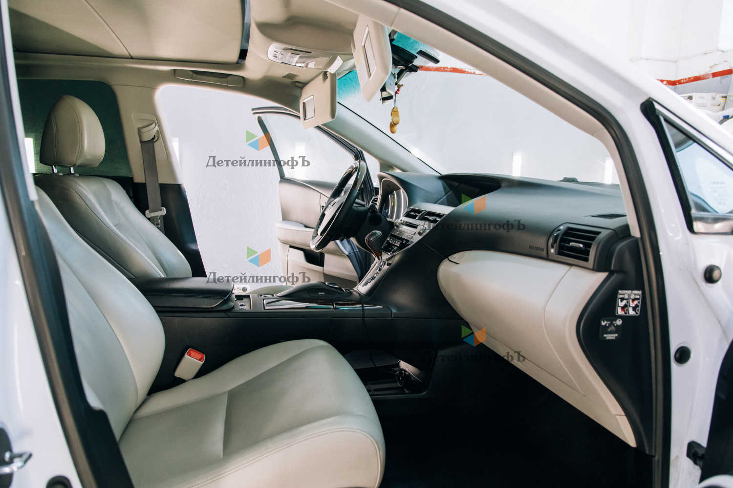 Покраска кожи салона Lexus Rx350